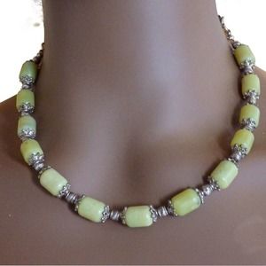 Light green quartz and silver tone accents choker 667